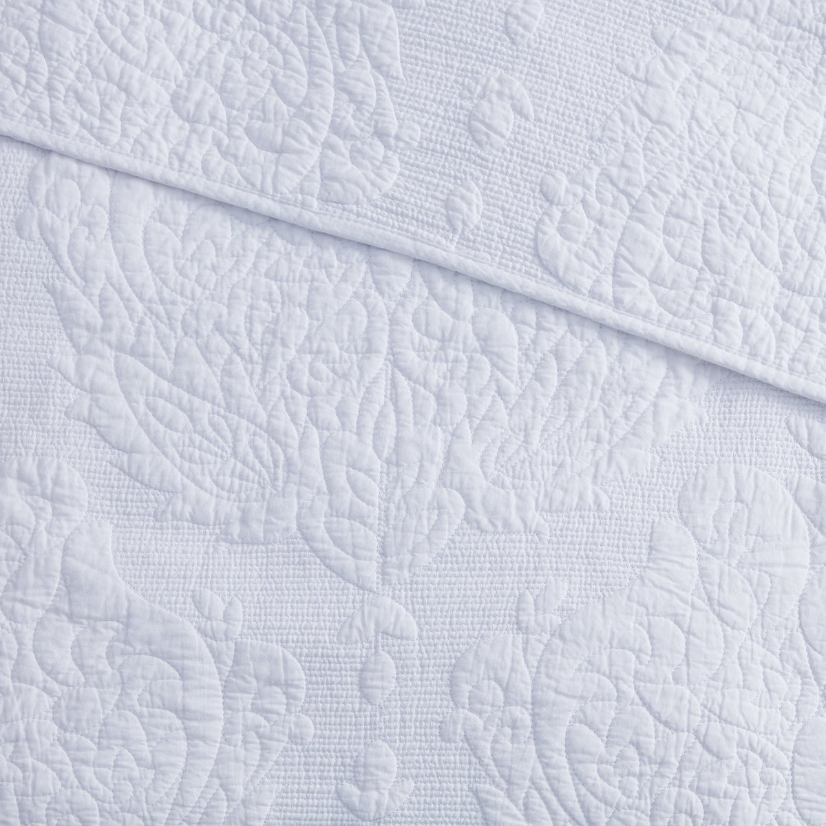 Better Homes & Gardens Paisley Medallion Cotton Quilt, Full/Queen, White
