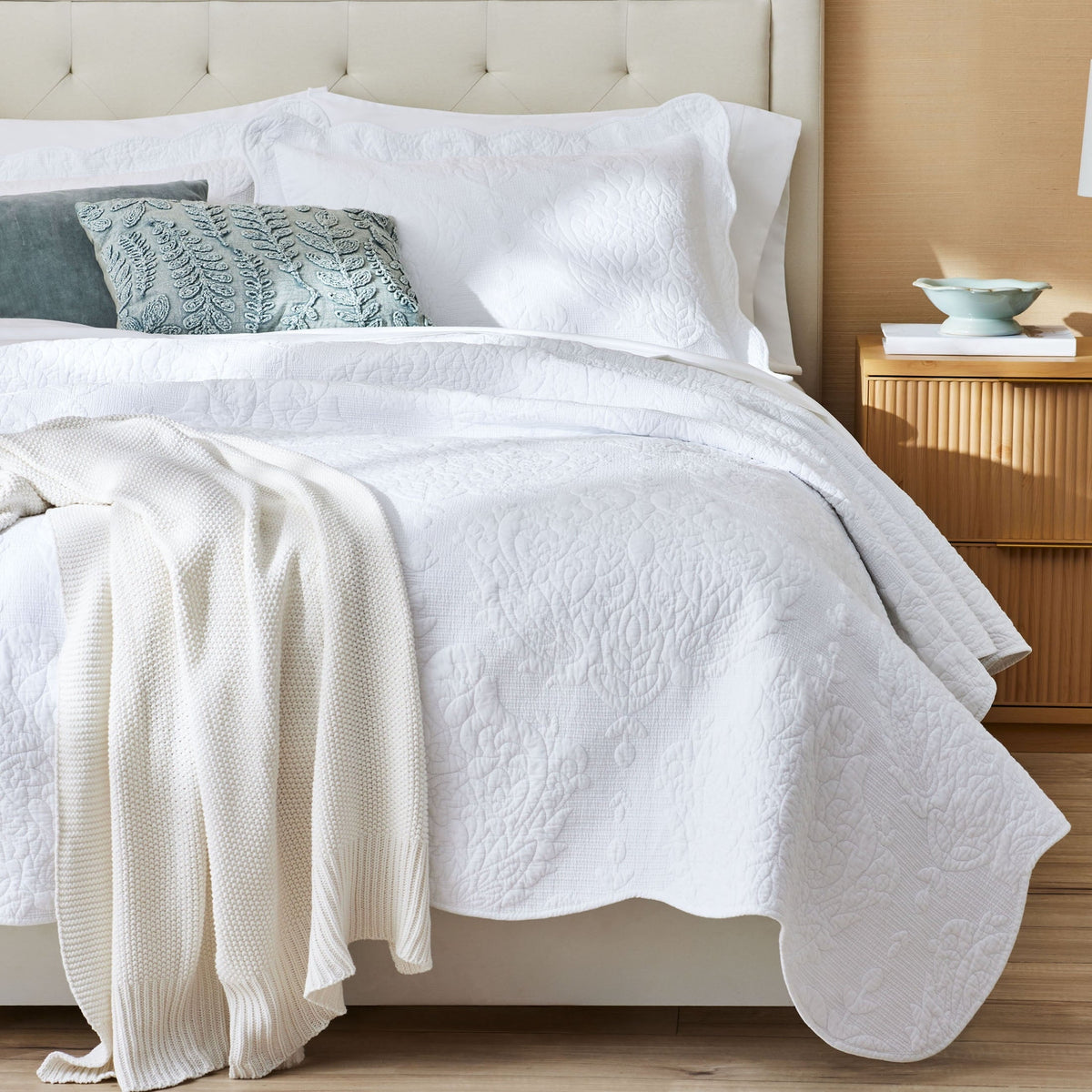 Better Homes & Gardens Paisley Medallion Cotton Quilt, Full/Queen, White