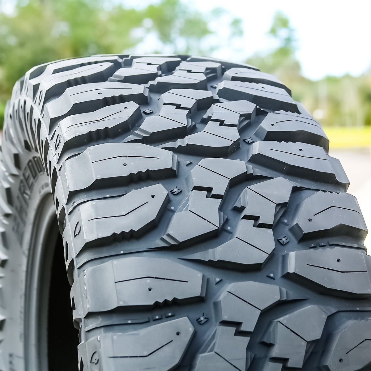 Aplus Shredder MT 285/70R17 126/123Q E 10 Ply Mud Studdable All-Season Light Truck One Tire