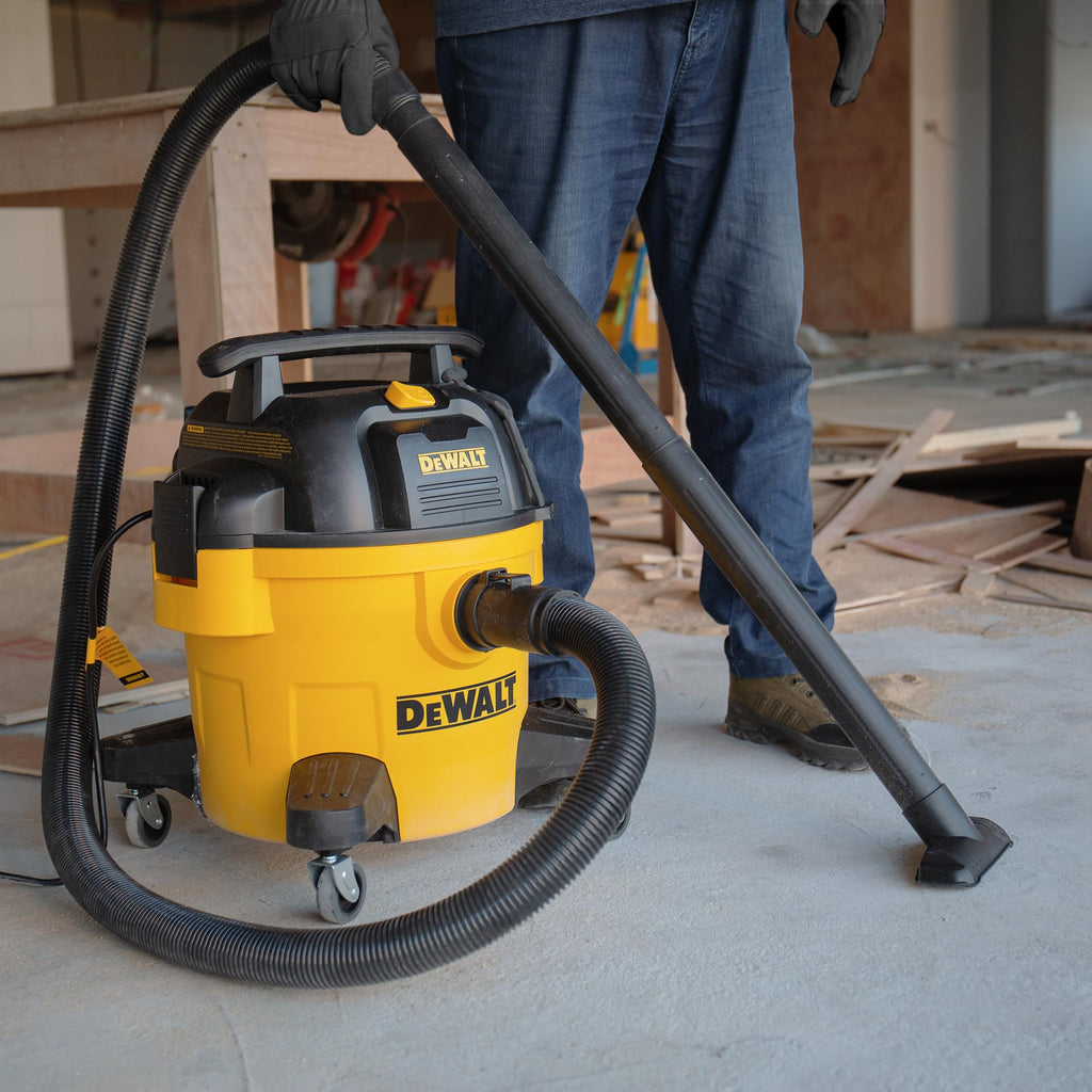 DEWALT Shop Vacuum 6 Gal 4 HP Poly Wet/Dry Vacuum with Blower DXV06P